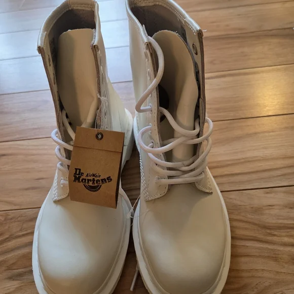 Doc Martens All White Smooth Mono Combat Boots Womens 6 Mens 5 NWT - Picture 3 of 8